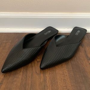 ABOUND Black Pointed Toe Flats/Mules - Size 9